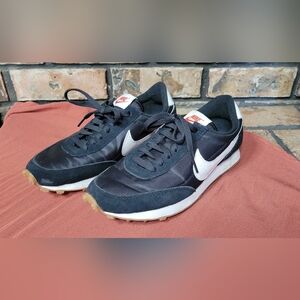 Women's Nike Daybreak Shoes